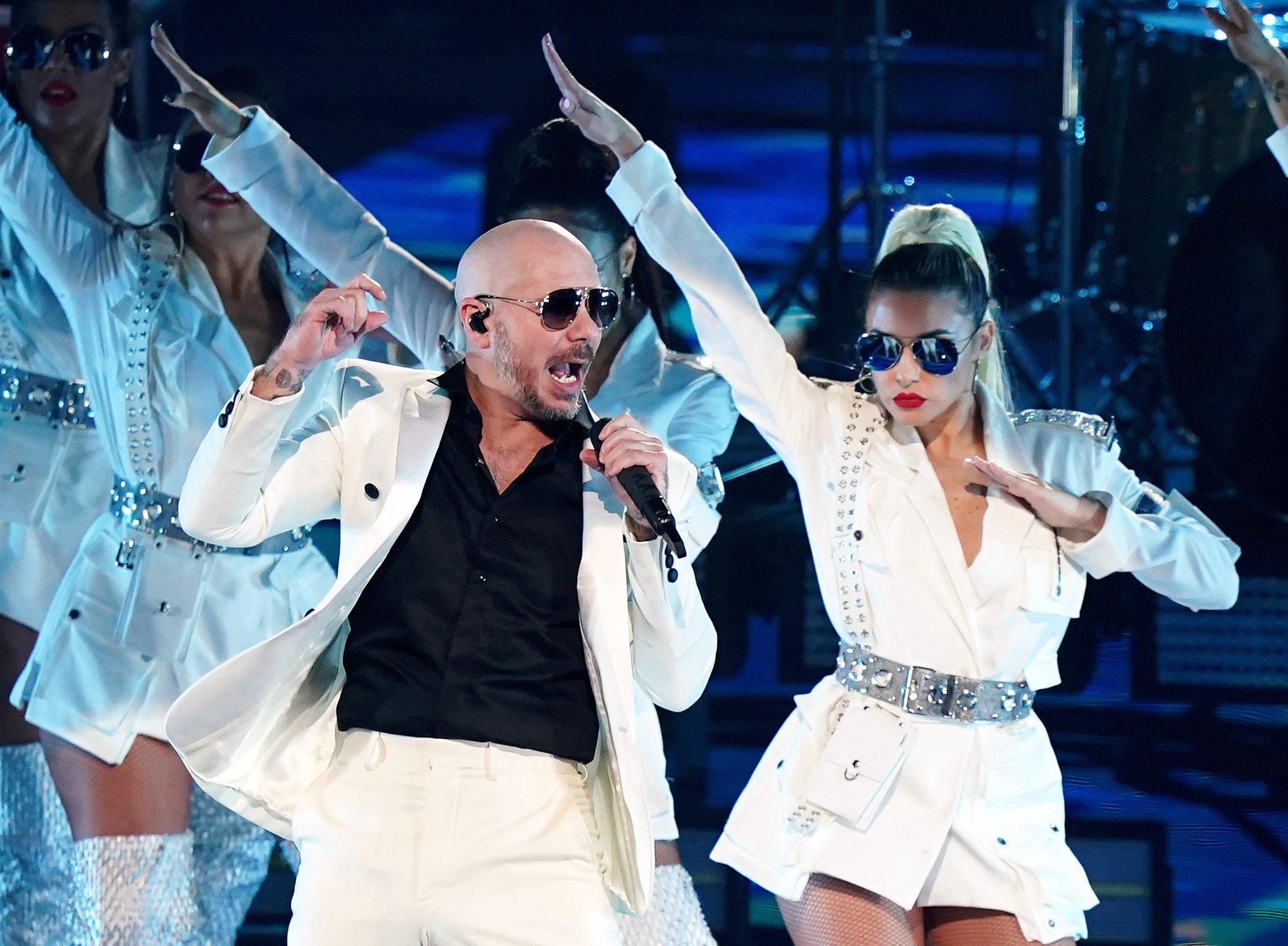 Pitbull Delivers Rousing Performance Dedicated To Frontline Workers ...