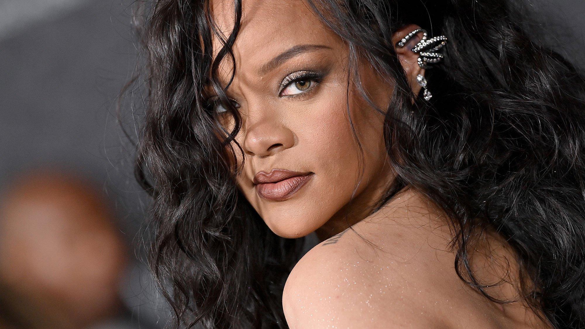 Rihanna's No-Shirt Maternity Outfit Is Badass And Perfect, And I Will Hear  No Words To The Contrary