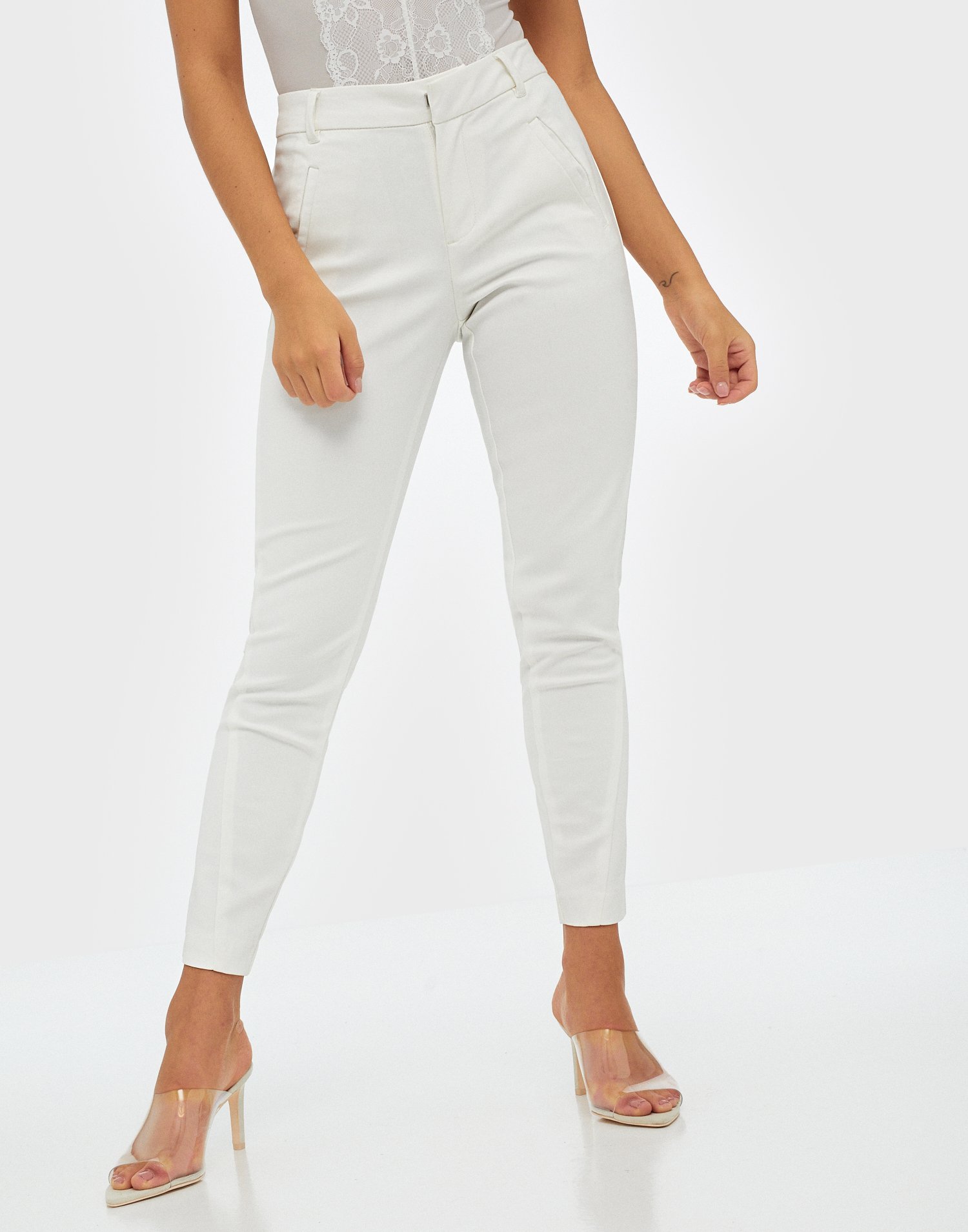 VMVICTORIA MR ANTIFIT ANKLE PANTS - White - Nelly.com