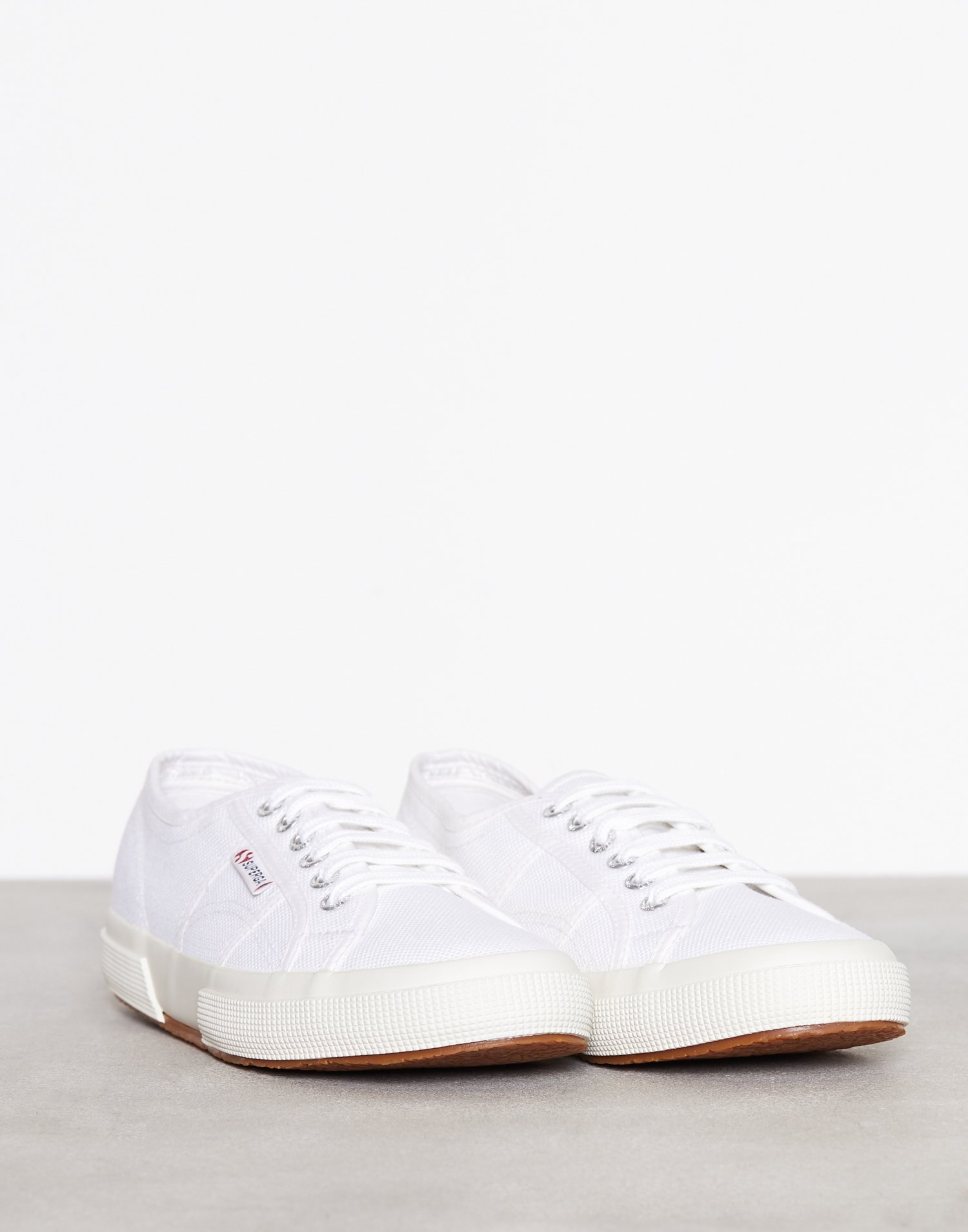 2750 cotu classic white