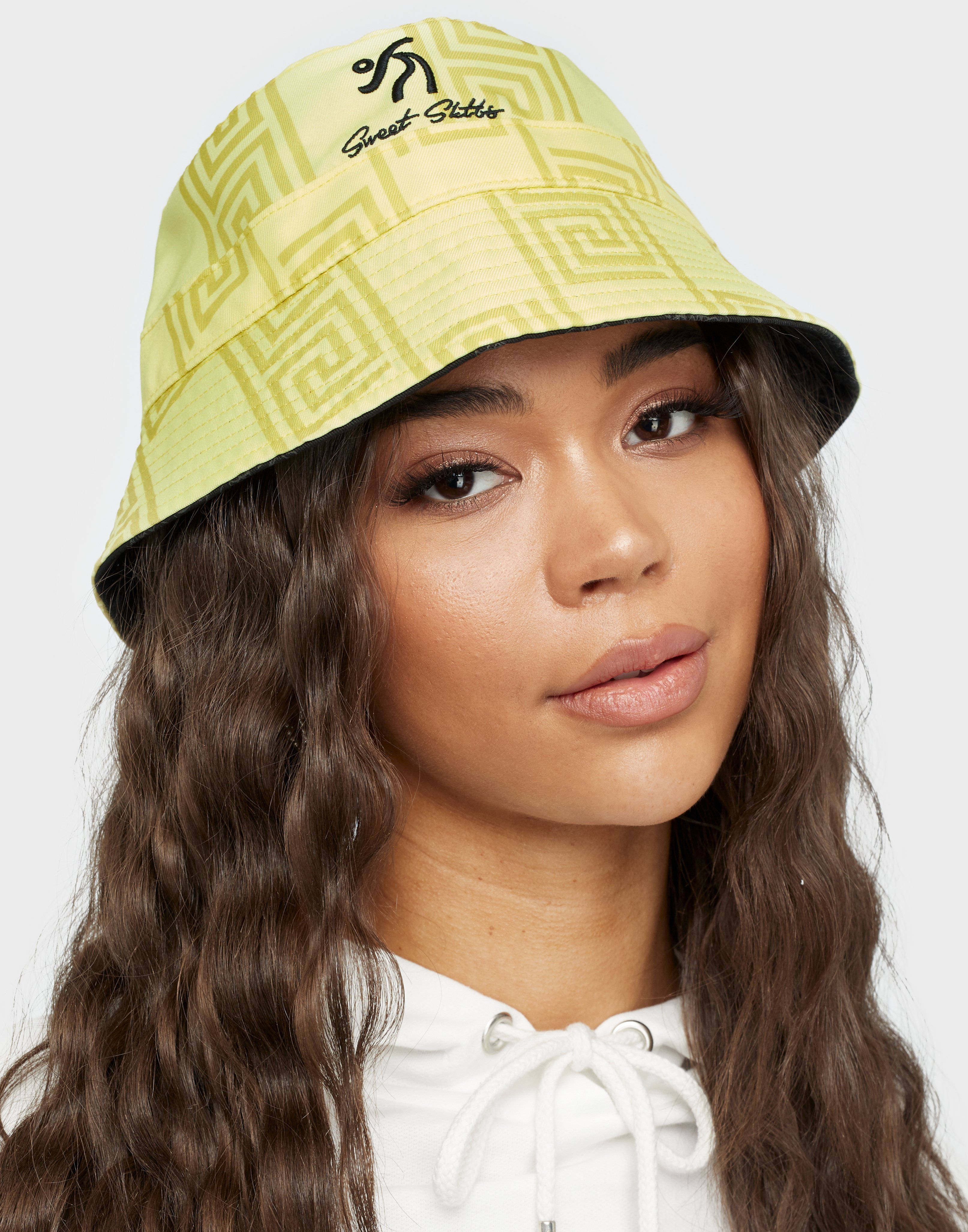 sweet sktbs bucket hat