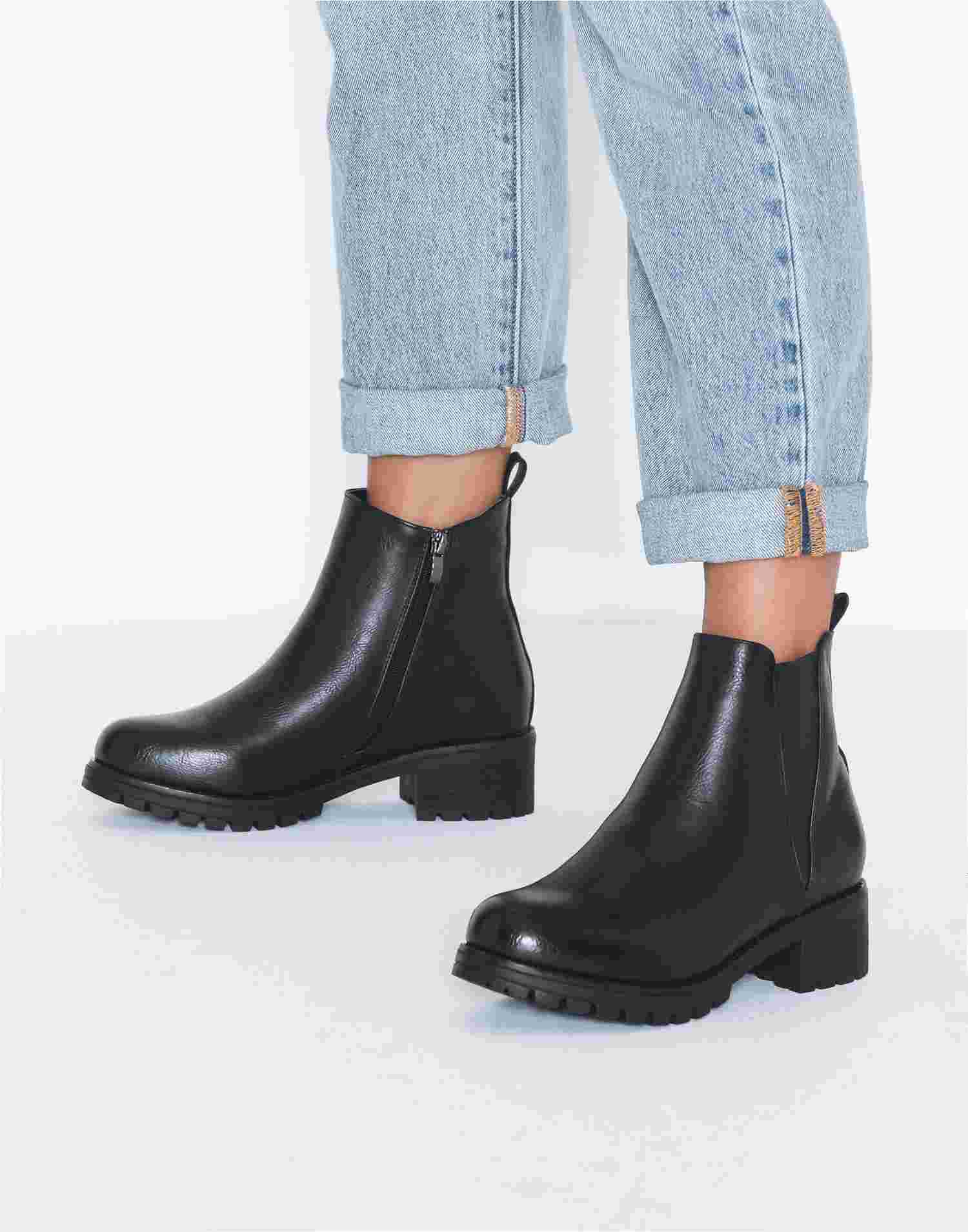 duffy flat boots