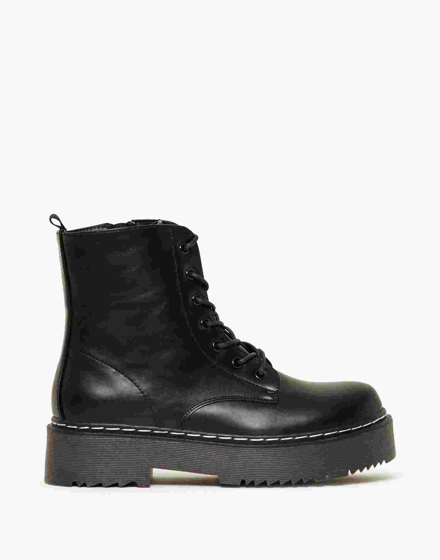 duffy flat boots