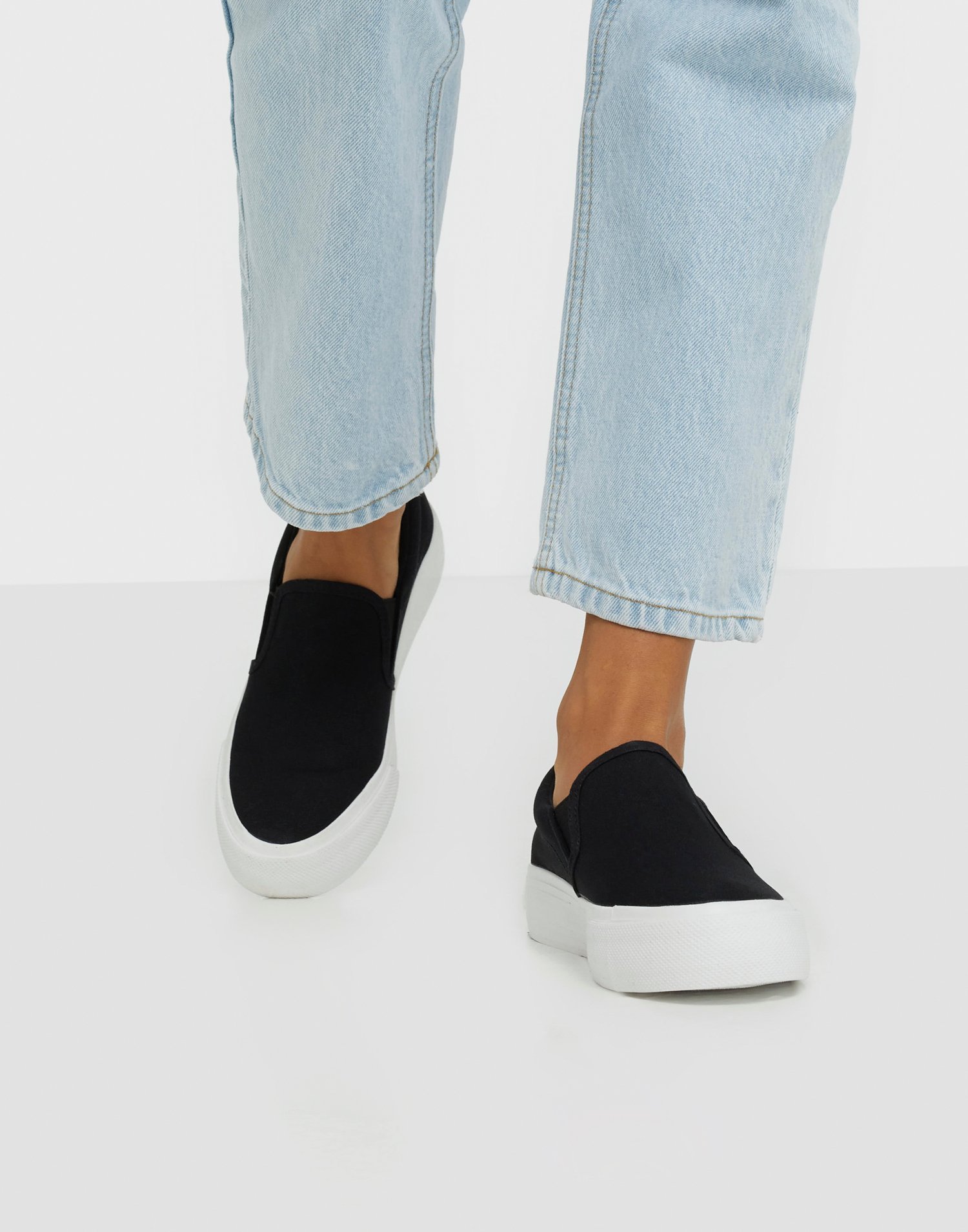 Duffy Slip-On Sneaker Cosmetics