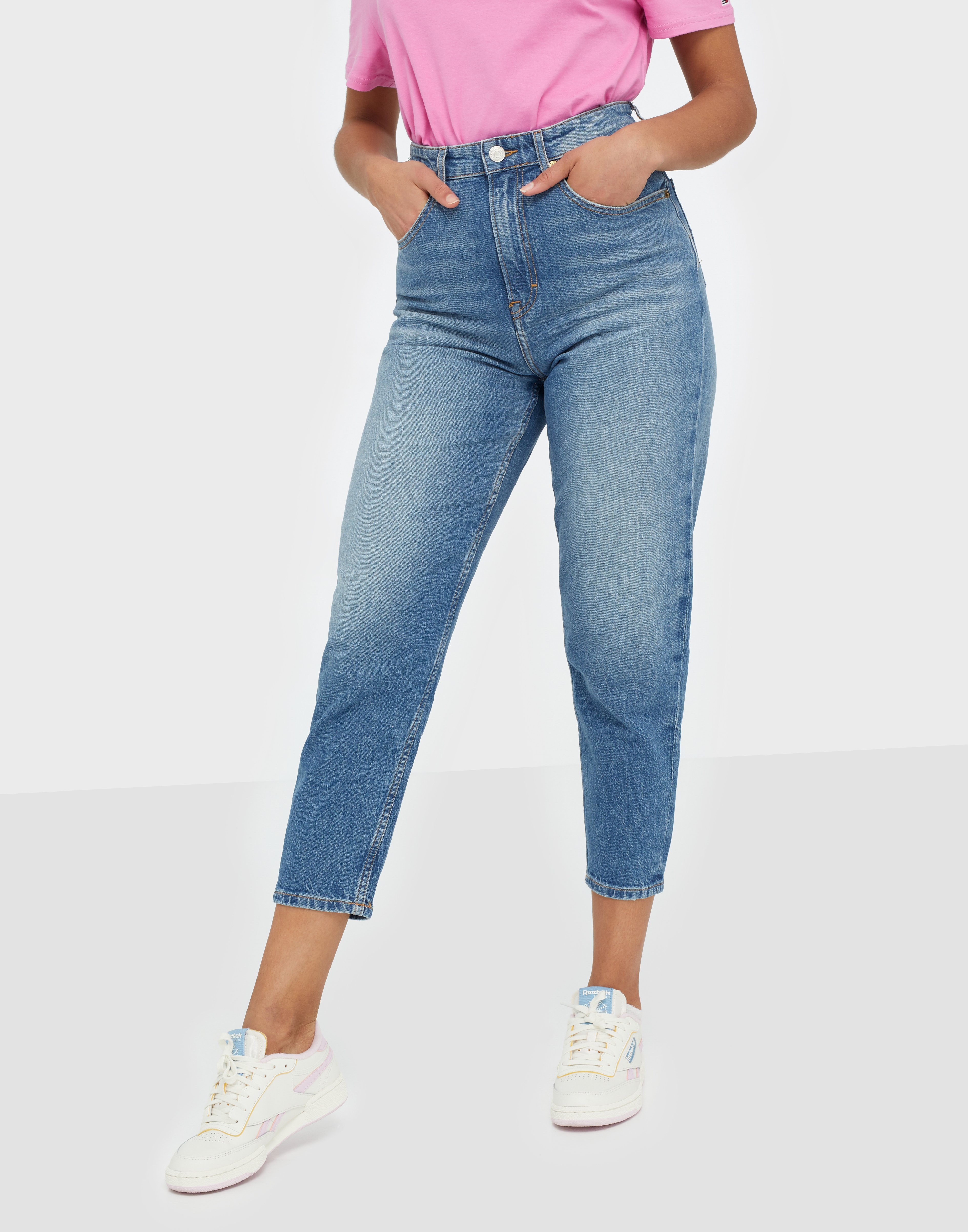 tommy jeans mom jean