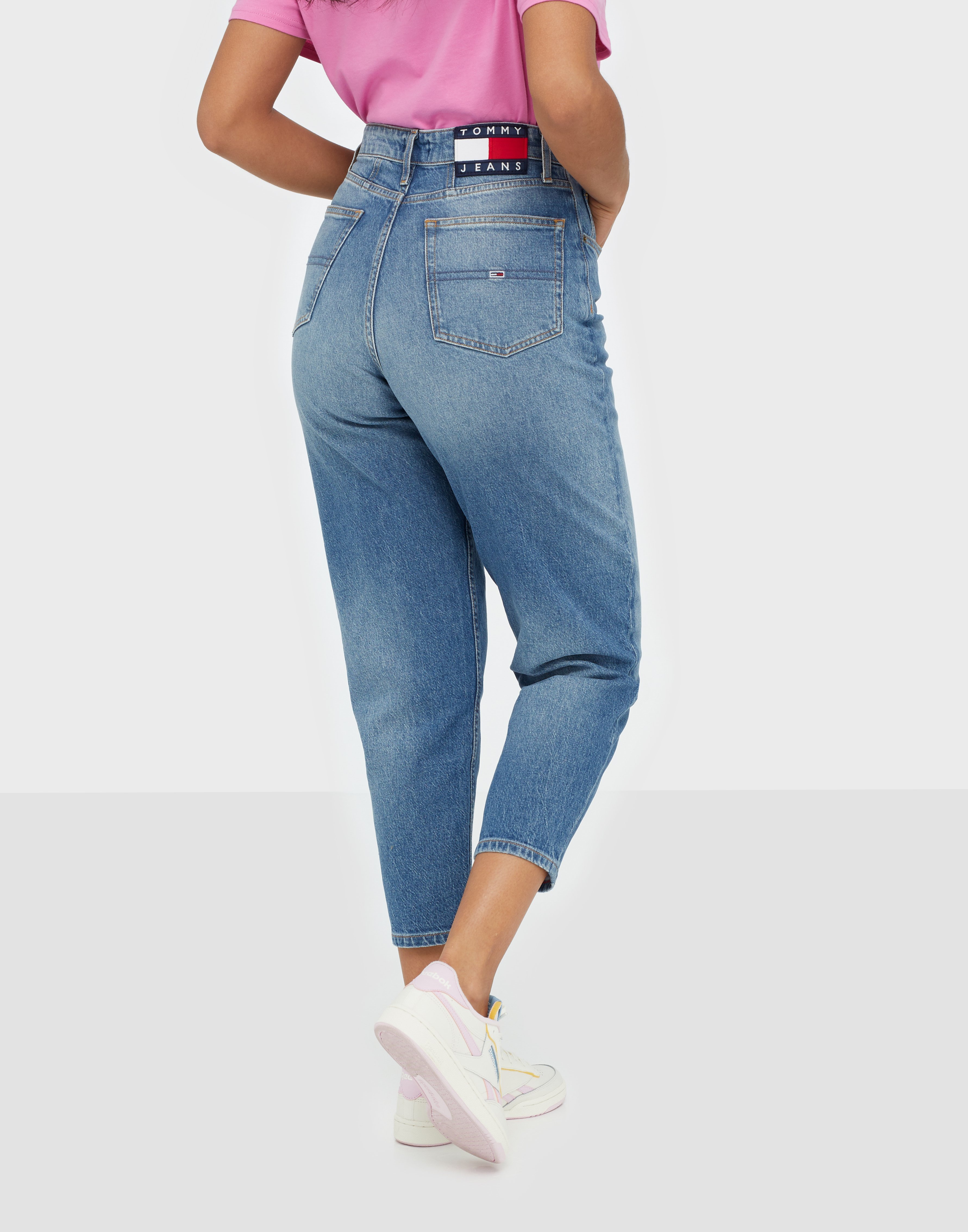 tommy jeans mom jean hr tapered