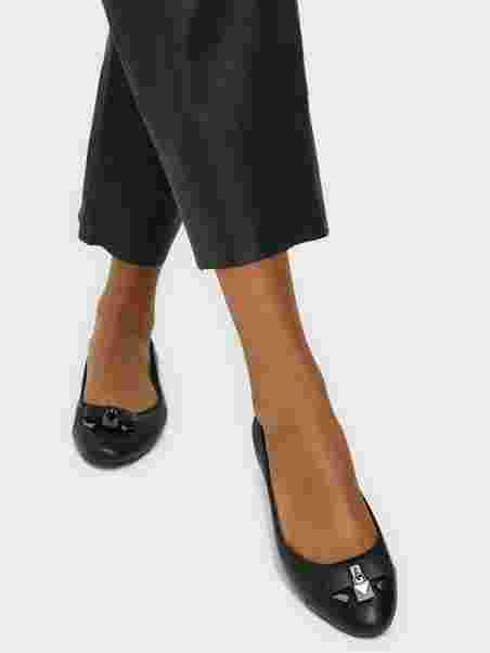 Köp Michael Michael Kors Alice Ballet - Svart | Flats - Nelly.com