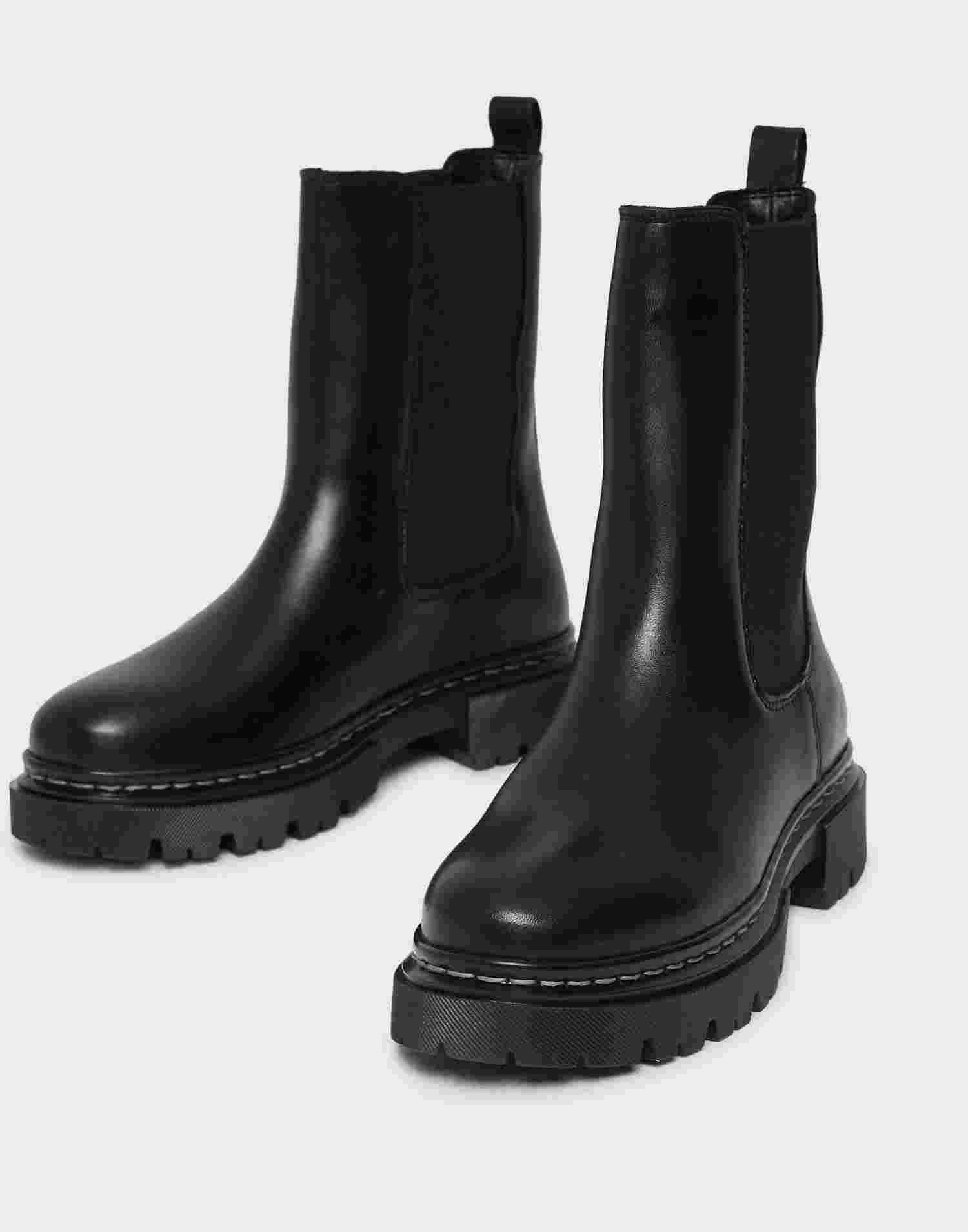 duffy flat boots