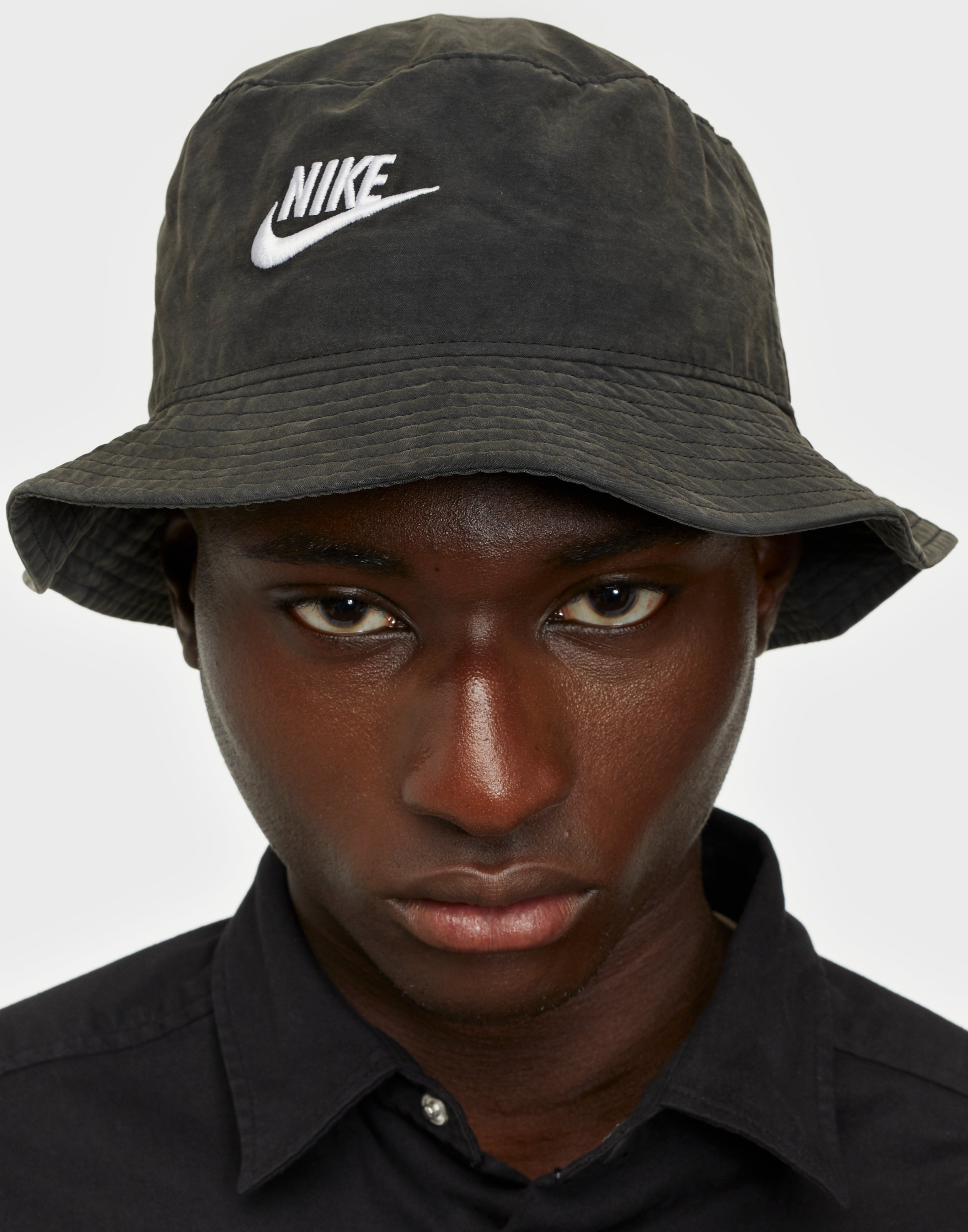 nike sportswear washed bucket hat