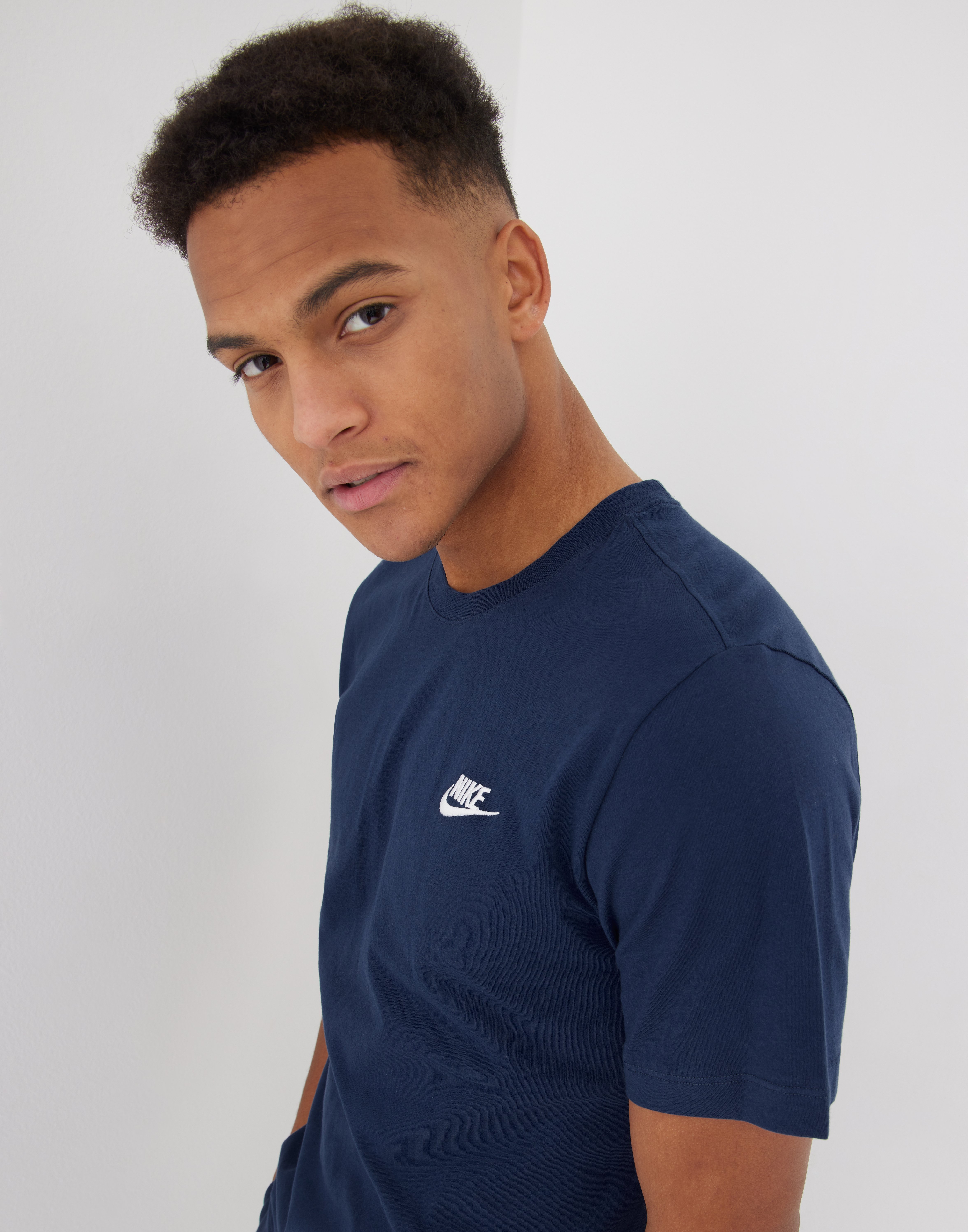 nike nsw club tee