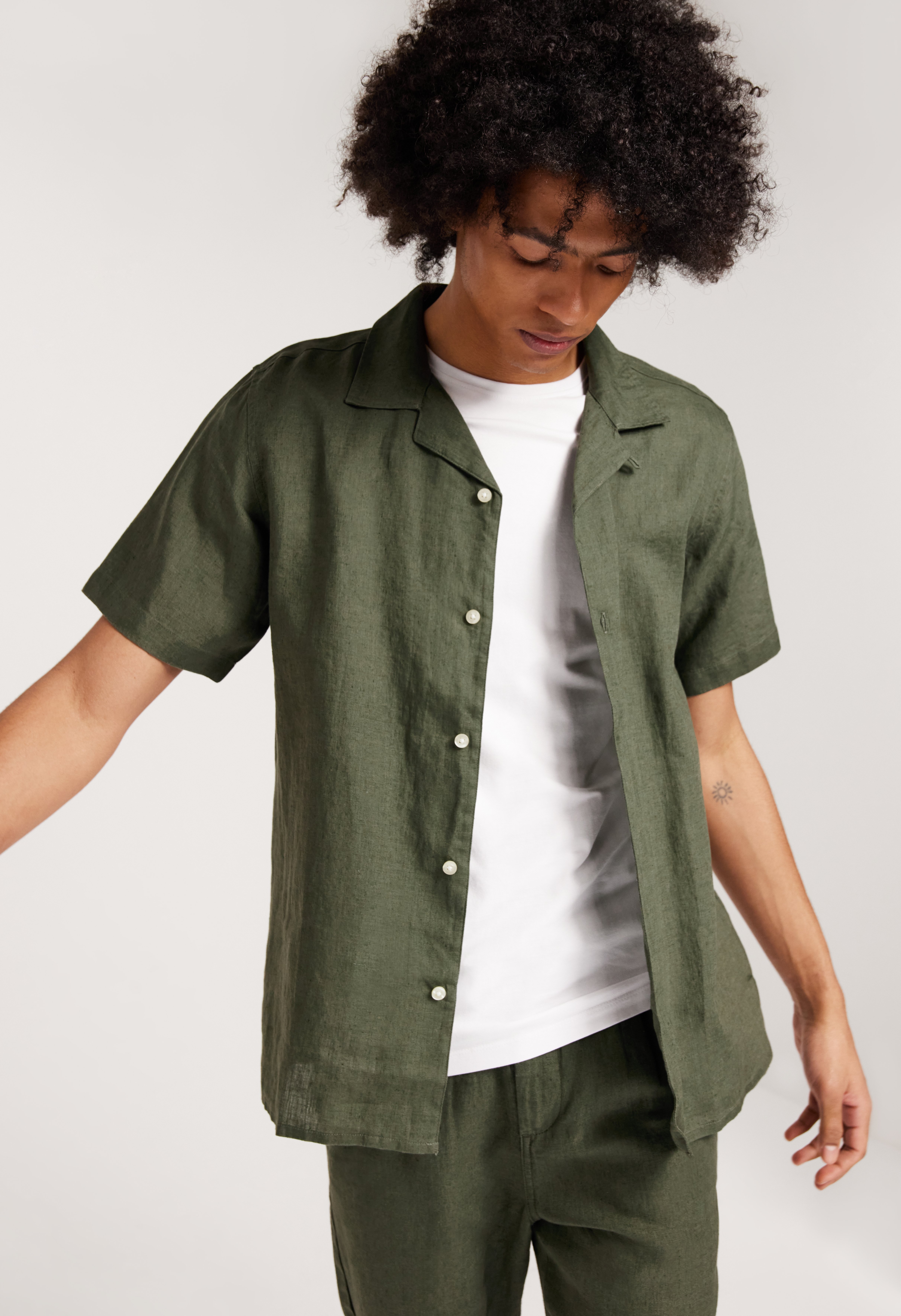 KnowledgeCotton Apparel Box fit short sleeved linen shirt GOTS/Vegan Skjorter Burnt Olive