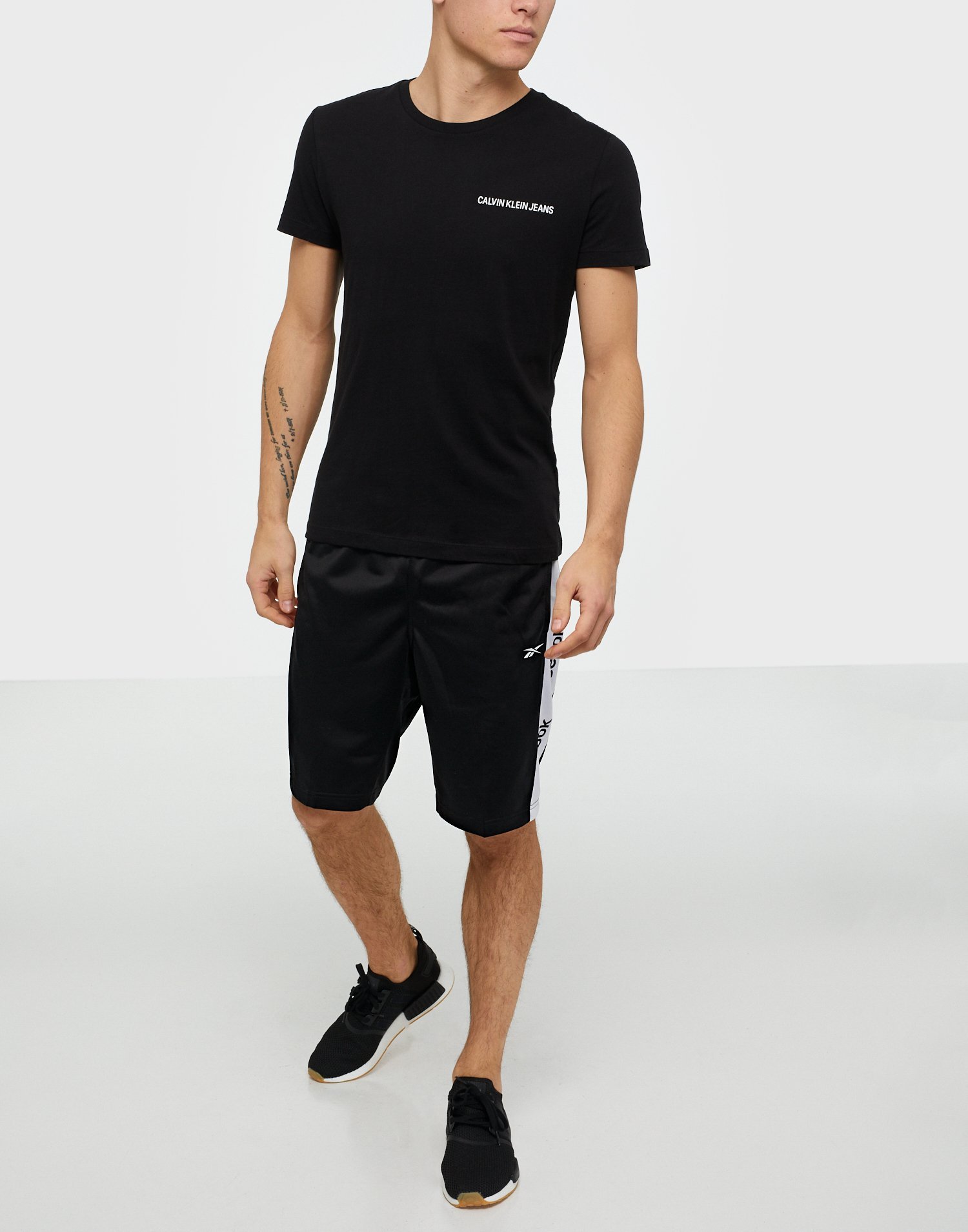linear shorts