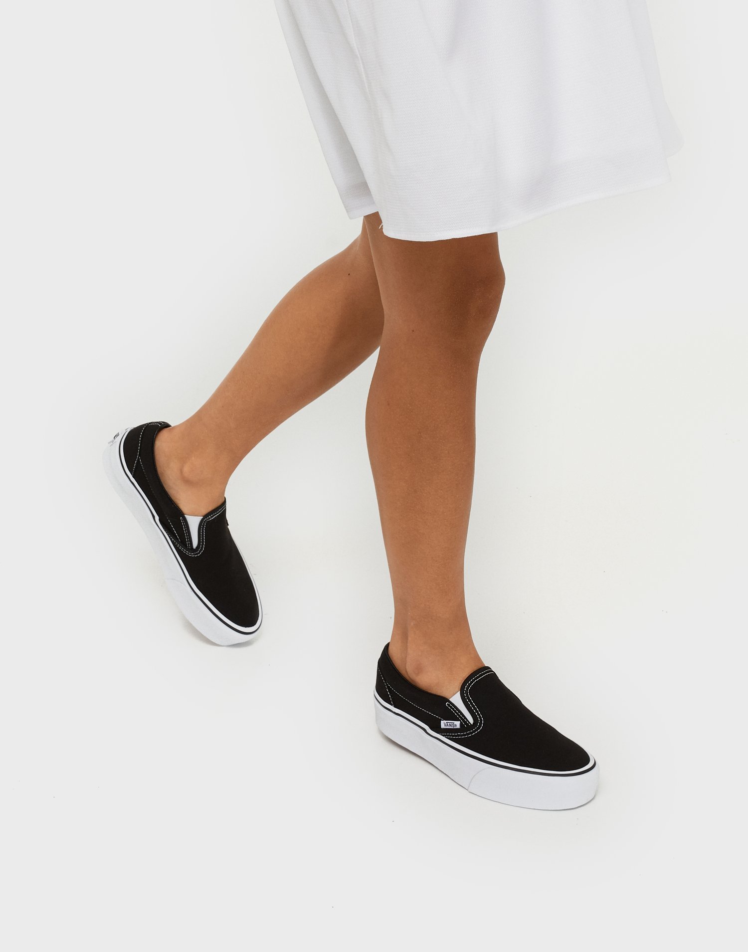 vans slip on platform black