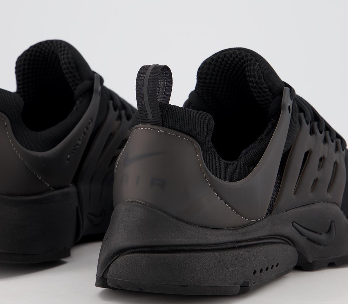nike black trainers size 5