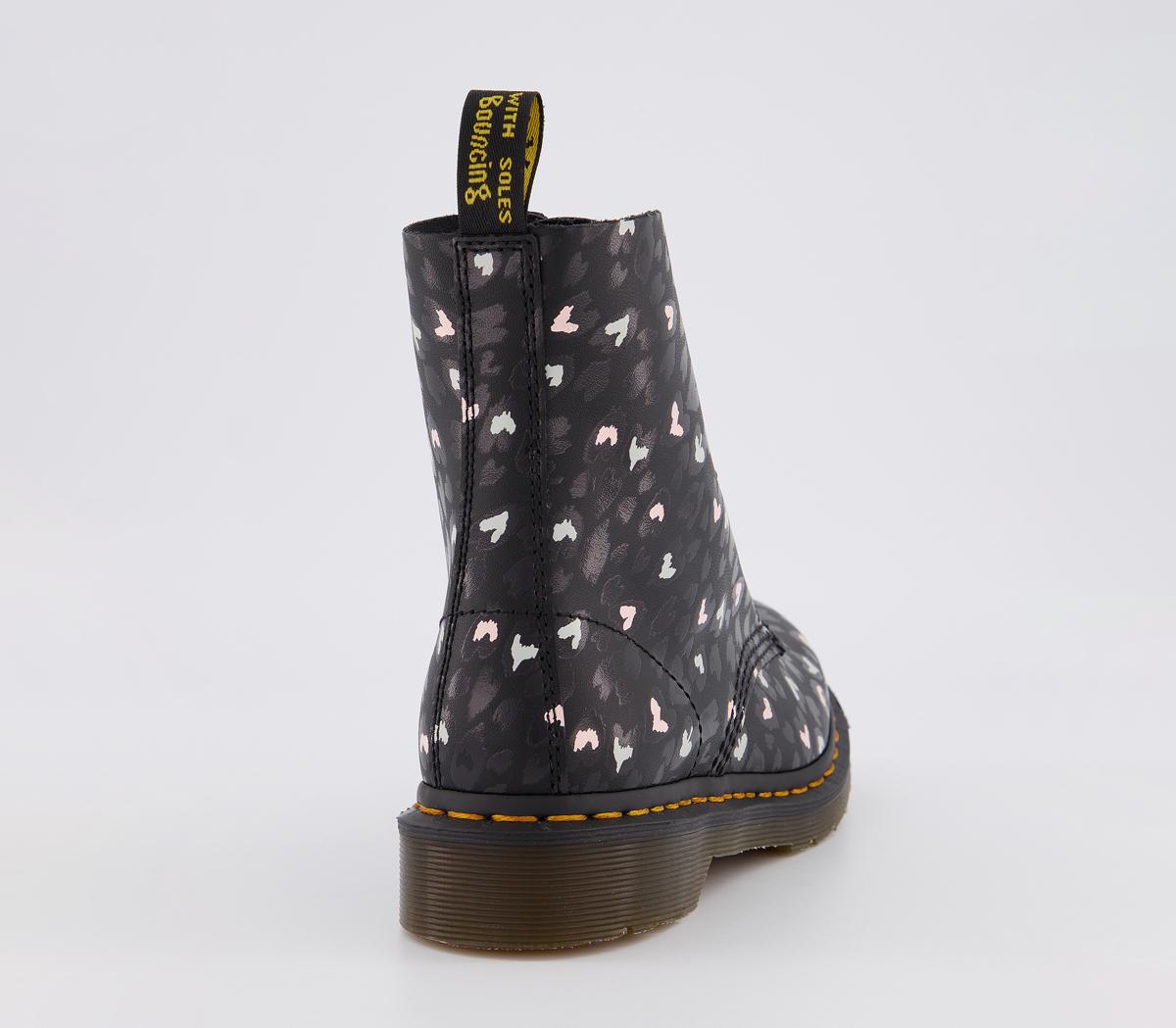 8 eyelet lace up boots black