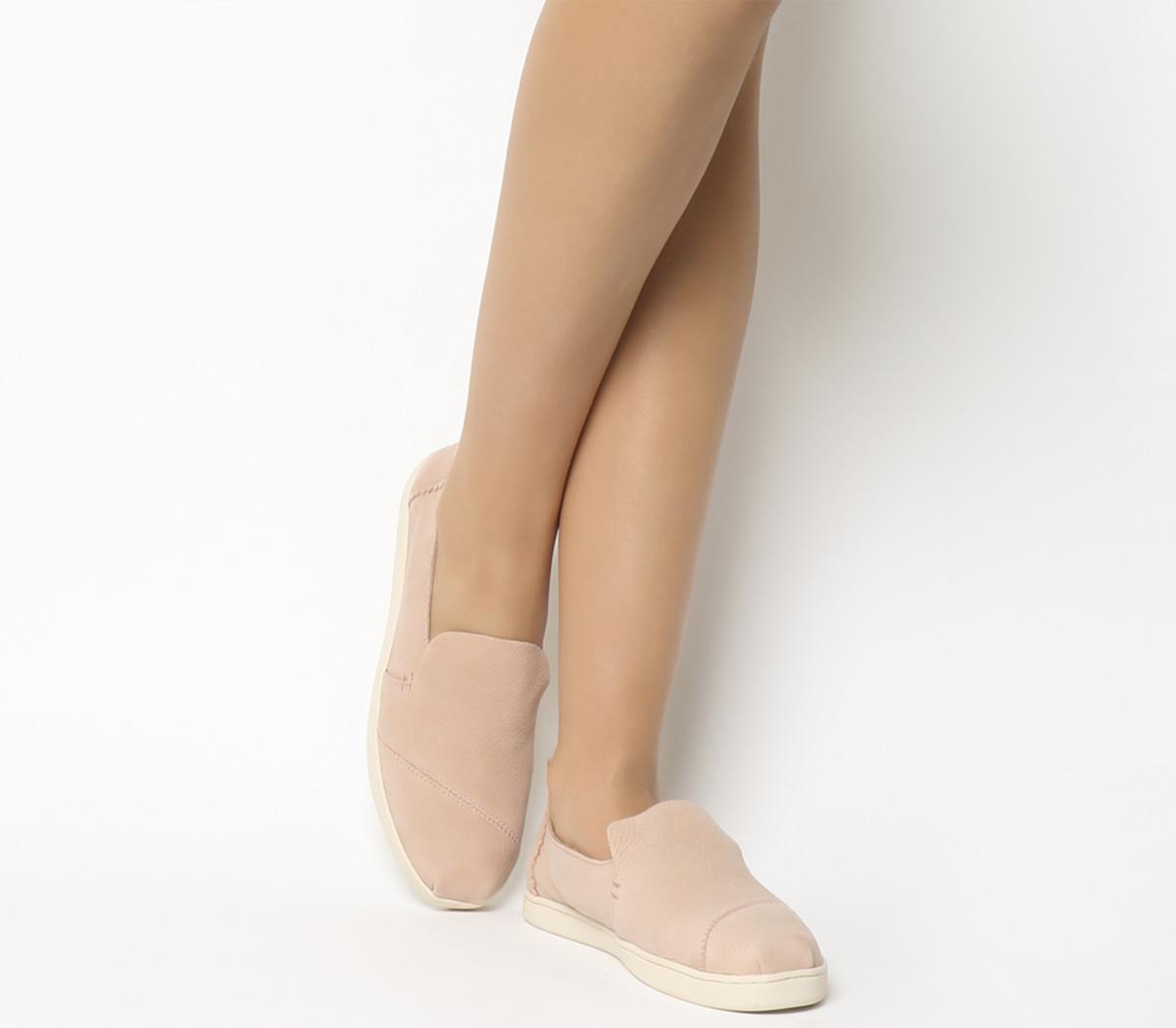 nude toms