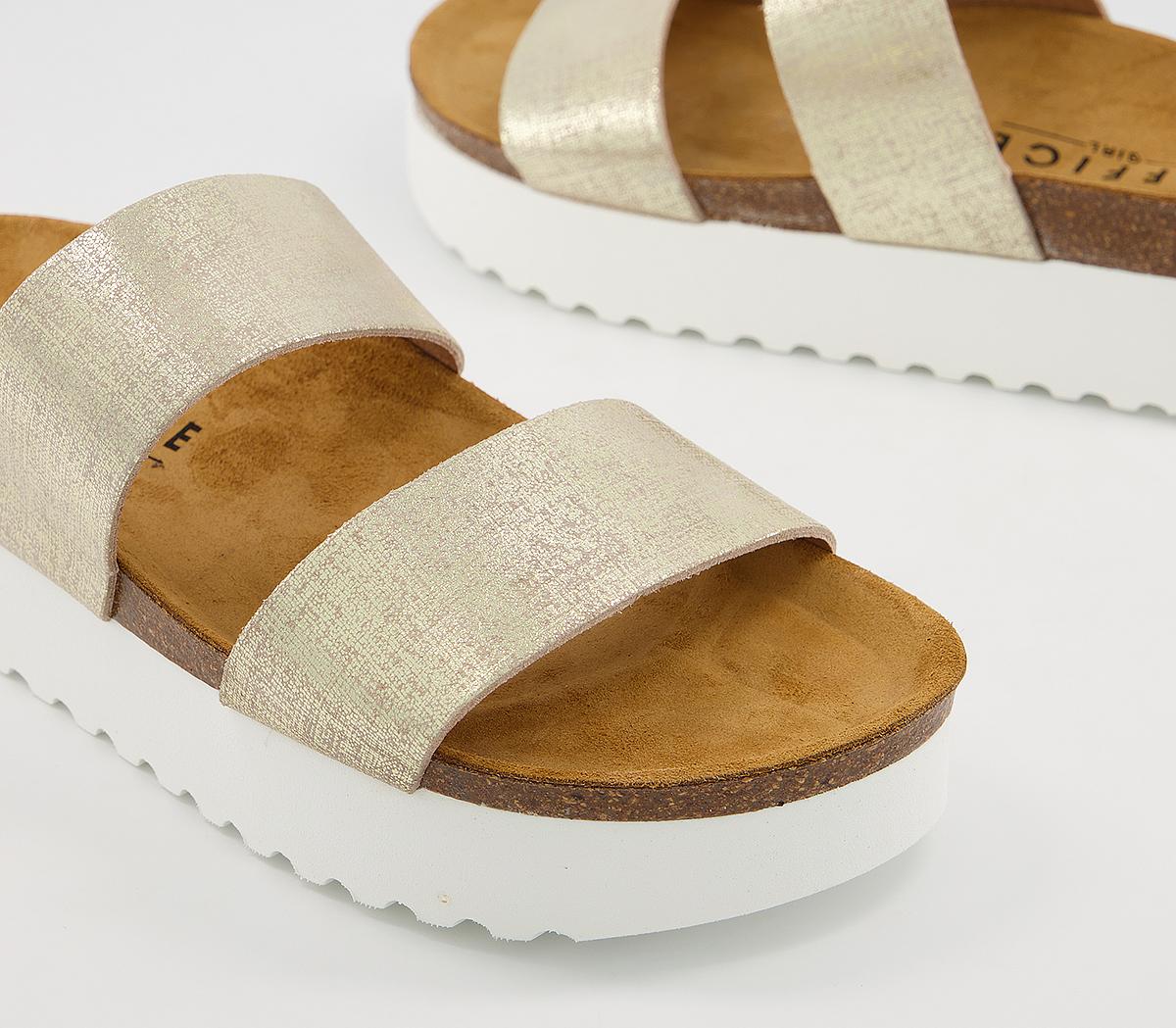 sandals with magnetic fastening