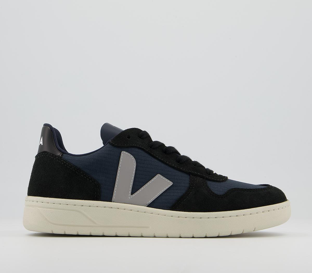 V-10 Trainers V-10 Trainers