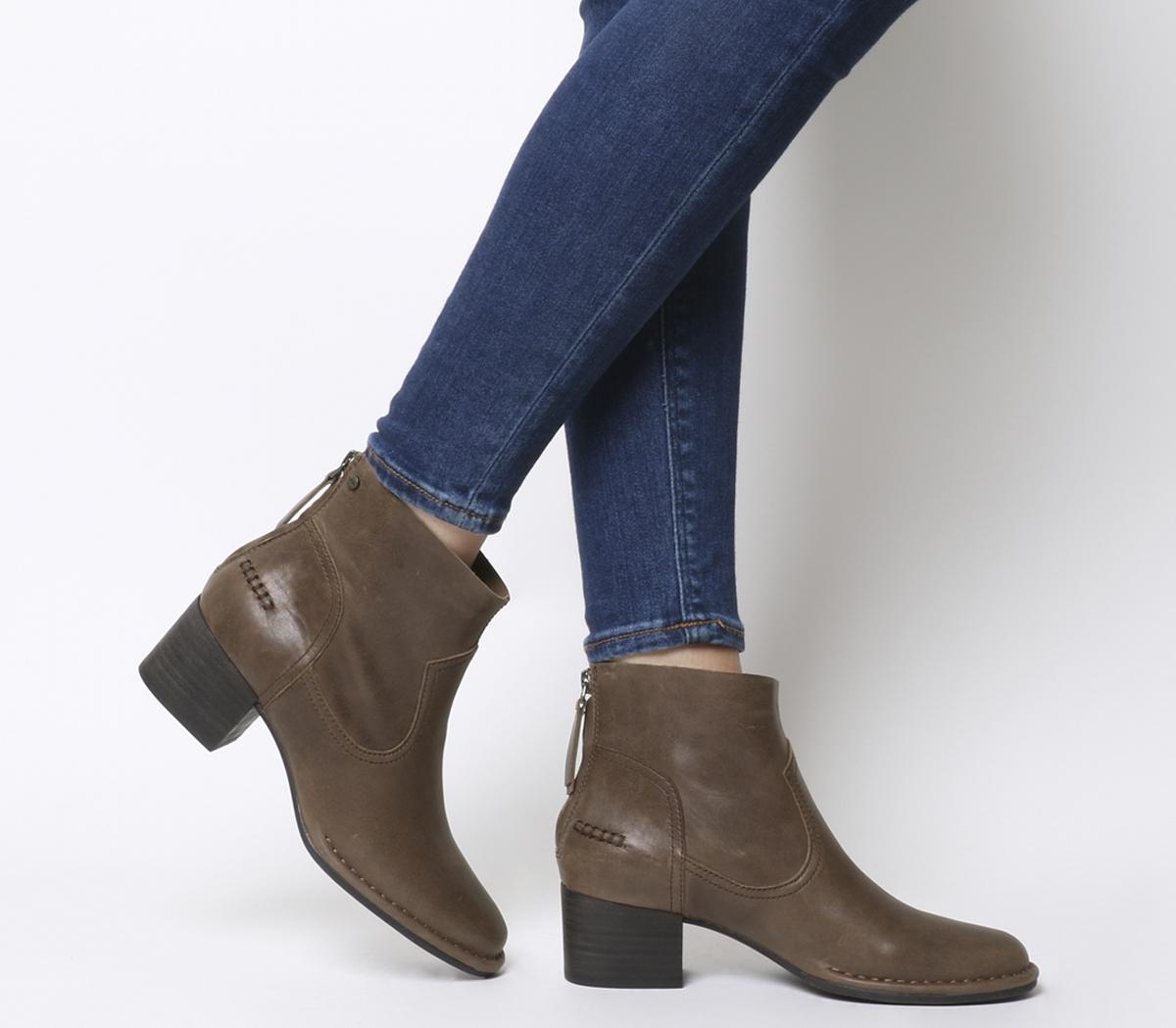 UGG Bandara Ankle Boots Coconut Shell 