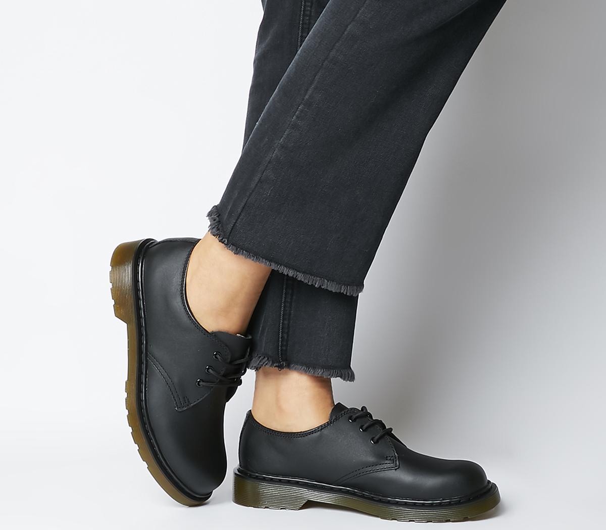 dr martens 3 eyelet shoes