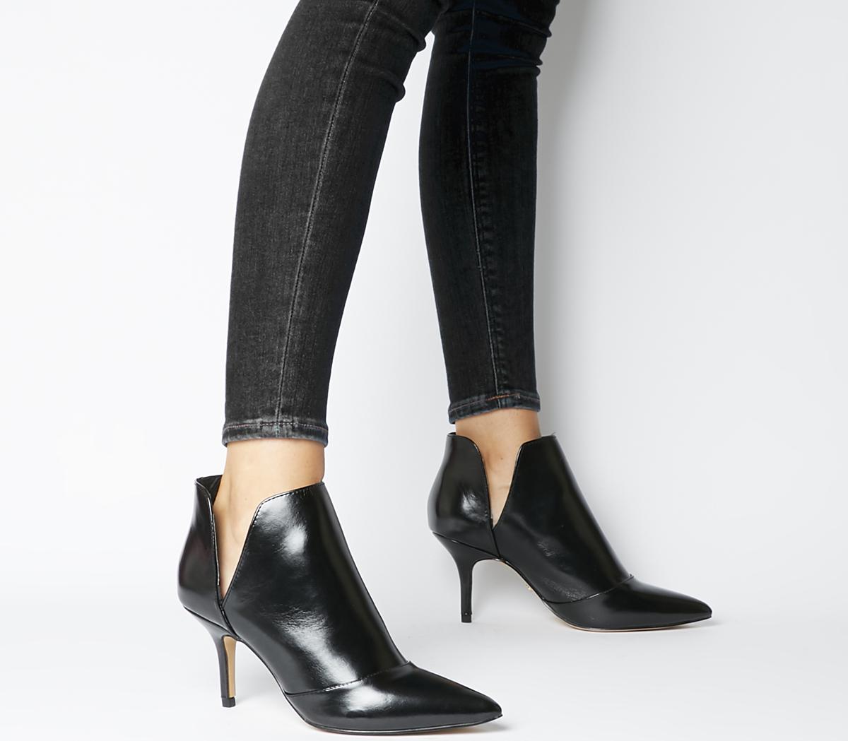 pointed shoe boots