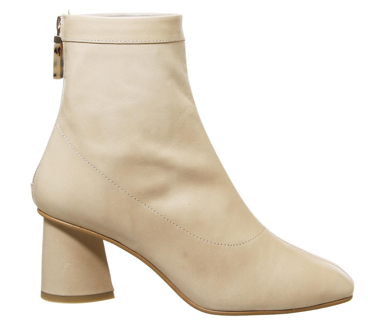 boots medium heel