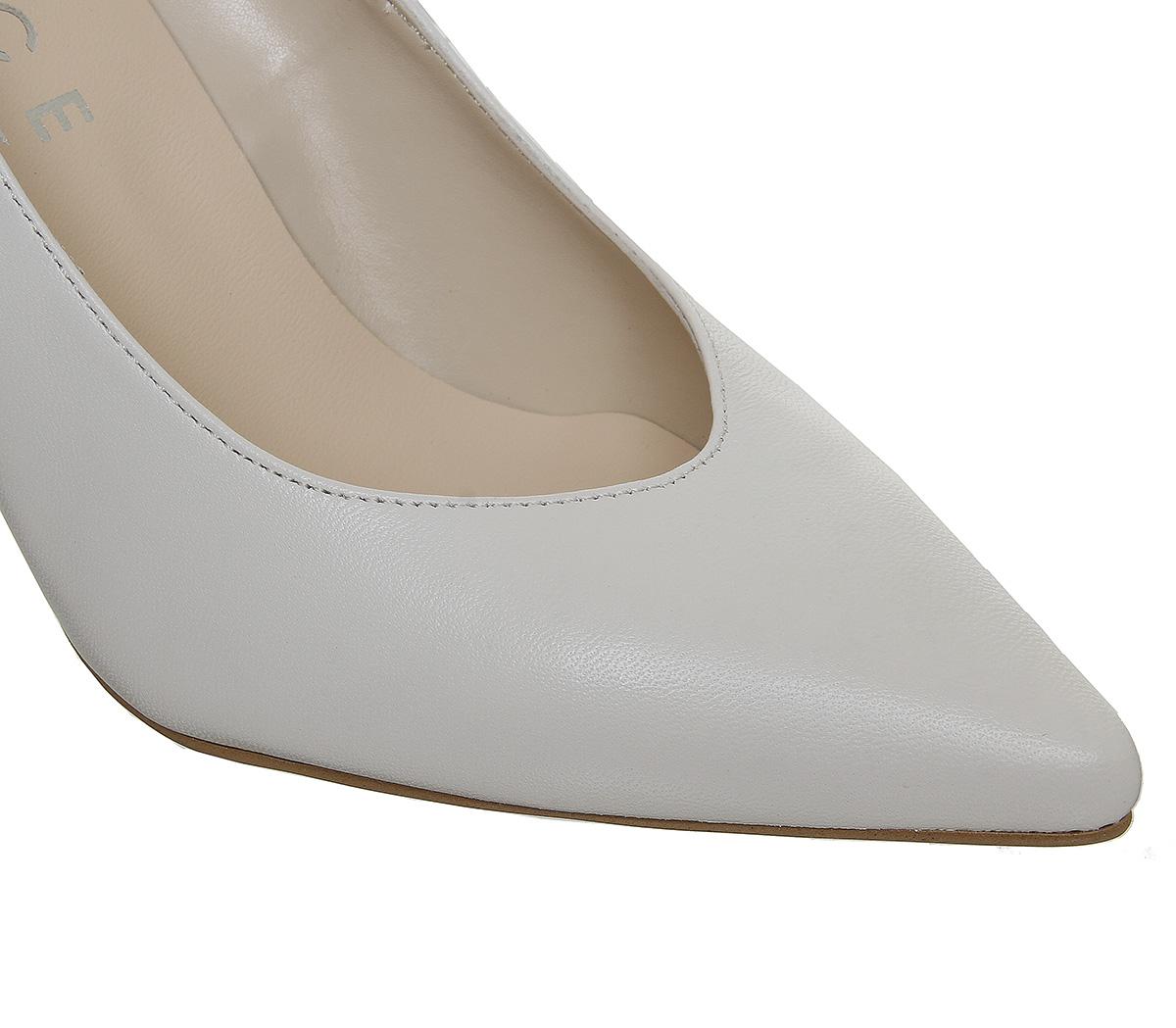 pointed court shoes block heel