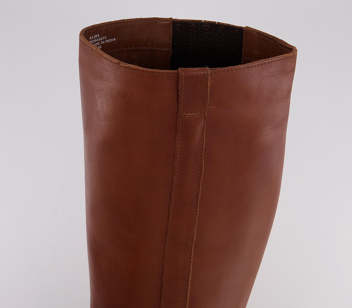 kirlah boot in patent plaid
