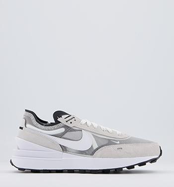 black nike trainers 5.5
