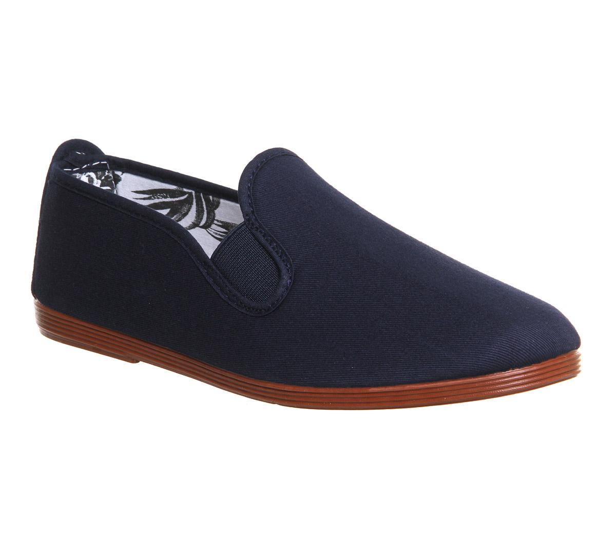 elasticated pumps