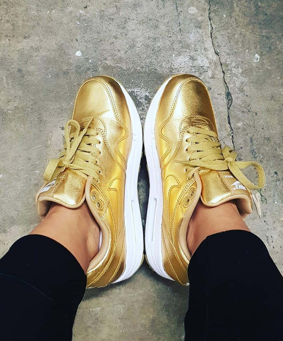 Liquid gold hotsell air max 90