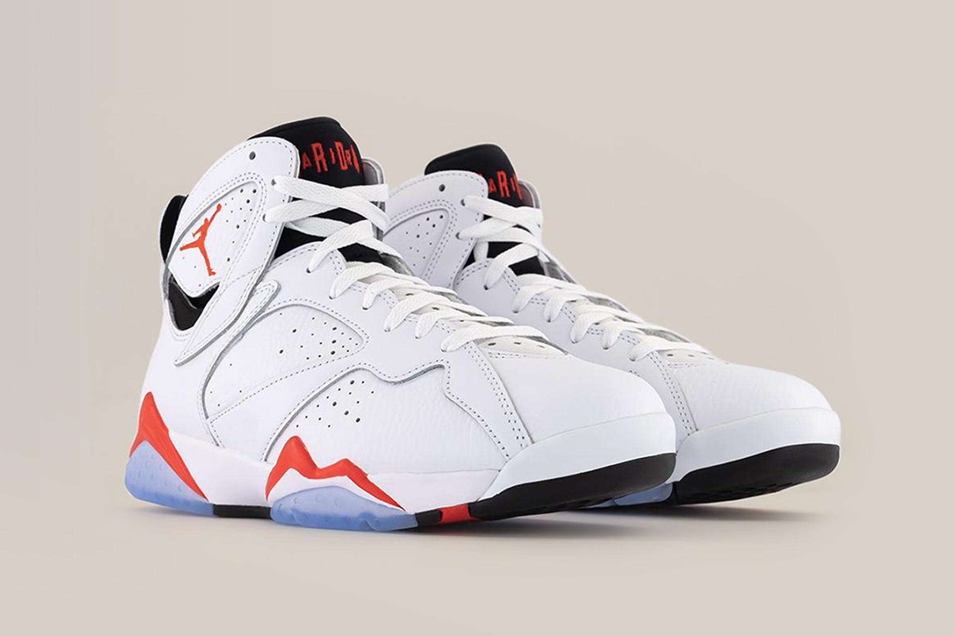 Black and white jordan hot sale 7s