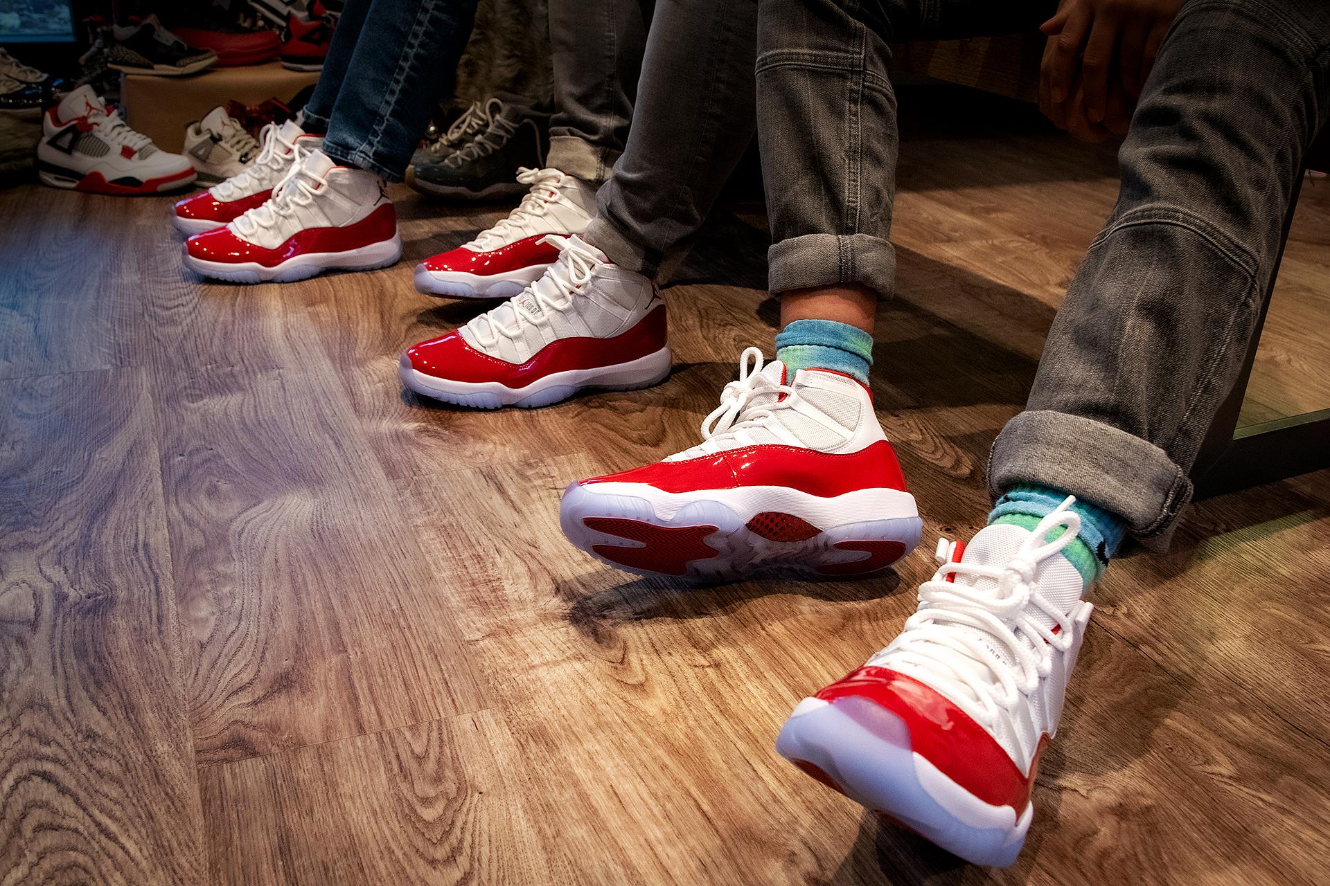 11 best sale jordans red