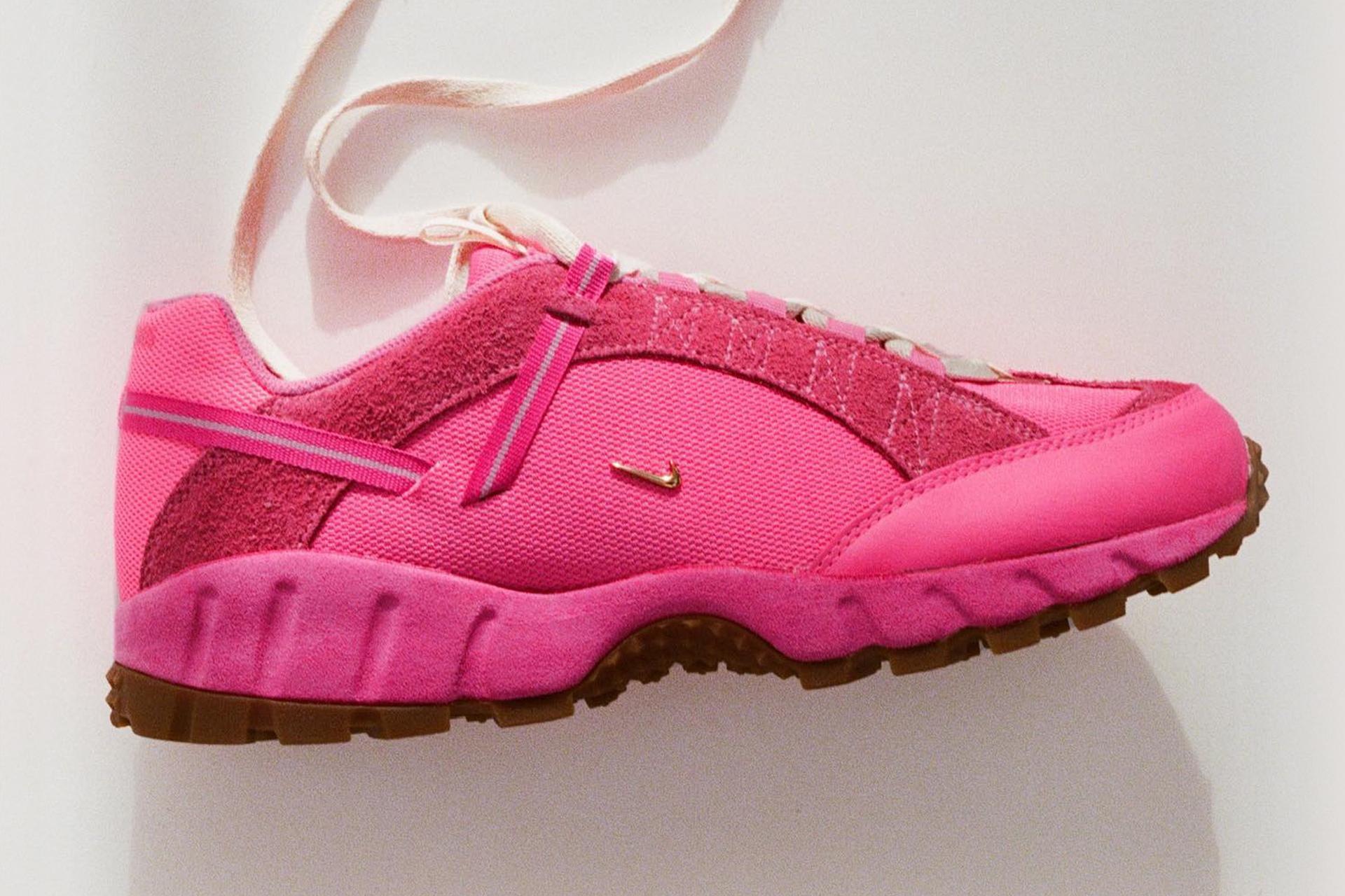 Pink nike shoes cheap with writing on them