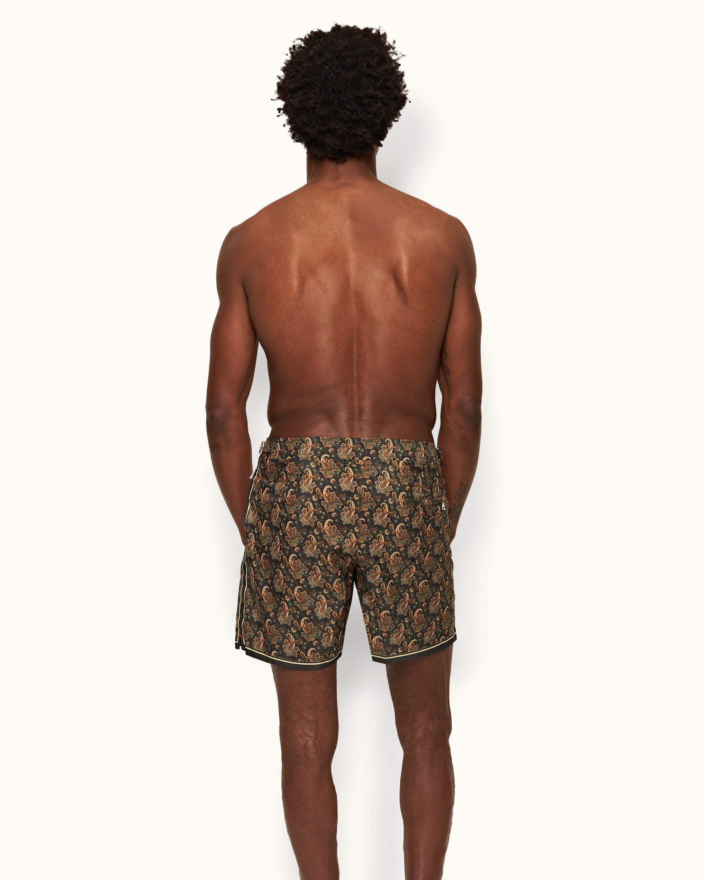 Mittellange Badeshorts mit „Sunny Paisley“-Print in Palm