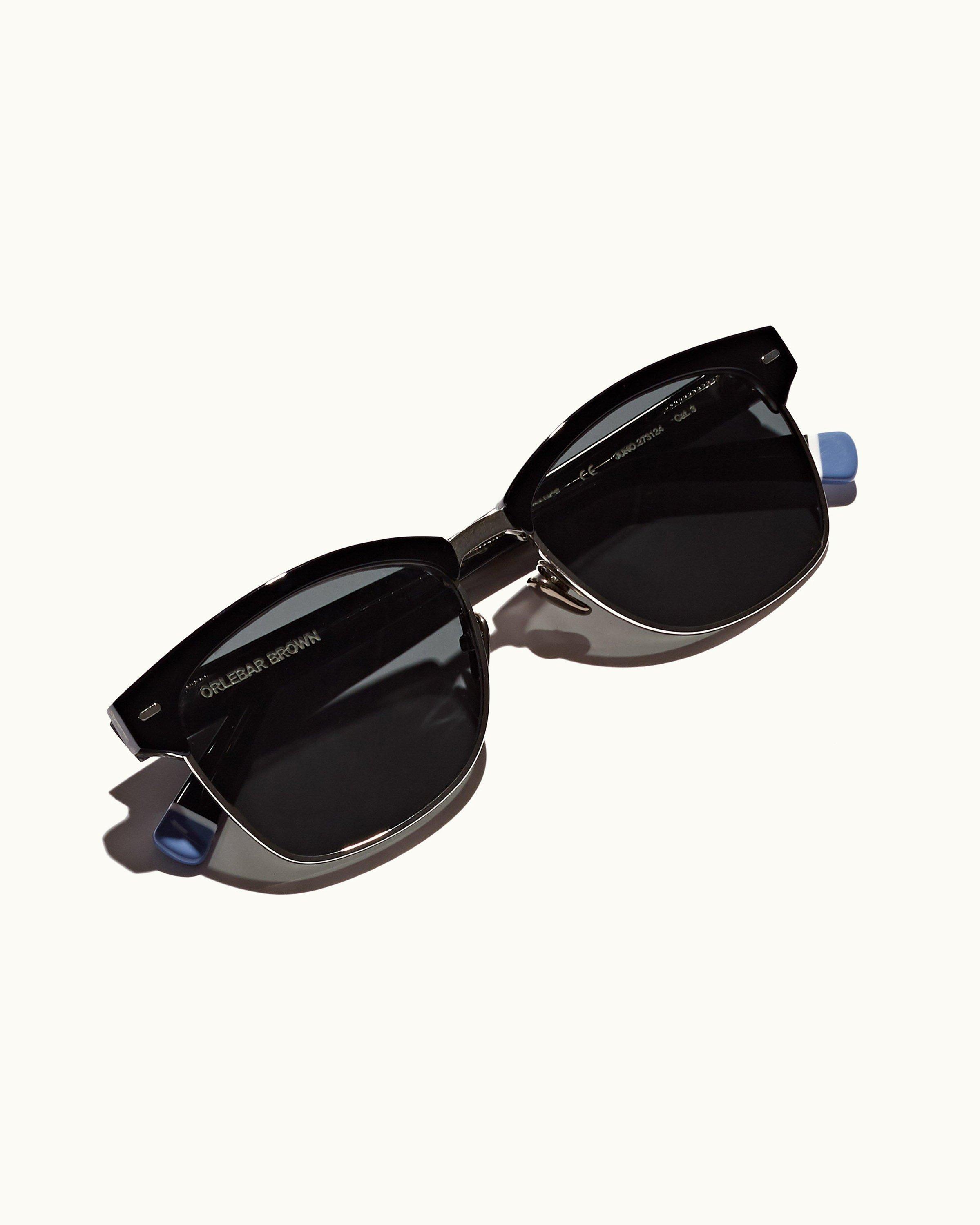 Louis Vuitton LV in The Pocket Sunglasses Black Acetate. Size U