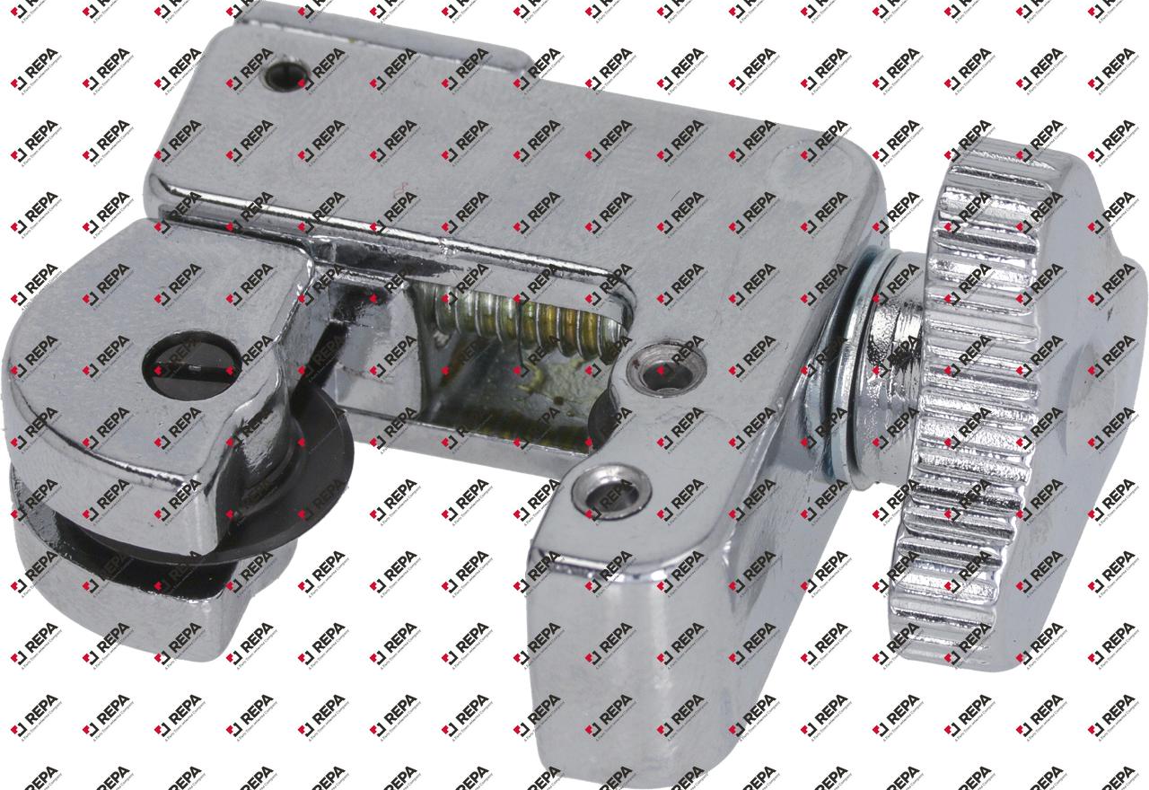 Pipe cutter for copper pipes