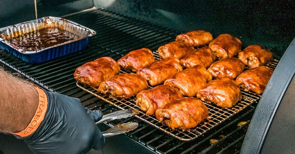 barbecue chicken thighs on traeger        
        <figure class=