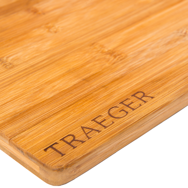 https://i8.amplience.net/i/traeger/20170201_Magnetic-Bamboo-Cutting-Board_BAC406-PDP-3?scaleFit=poi%26%24poi2%24&fmt=auto&w=600&qlt=default