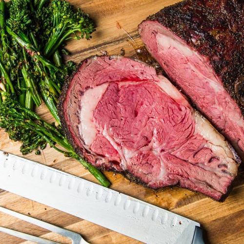 https://i8.amplience.net/i/traeger/20170320_Slow-Smoked-and-Roasted-Prime-Rib_RE_HE_M?scaleFit=poi%26%24poi2%24&fmt=auto&w=500&sm=aspect&aspect=1%3A1&qlt=default