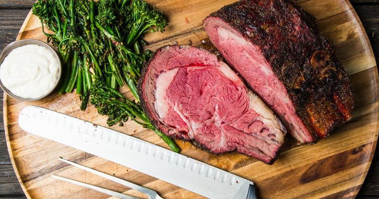 https://i8.amplience.net/i/traeger/20170320_Slow-Smoked-and-Roasted-Prime-Rib_RE_HE_M?scaleFit=poi%26%24poi2%24&fmt=auto&w=770&sm=aspect&aspect=1024%3A537&qlt=default