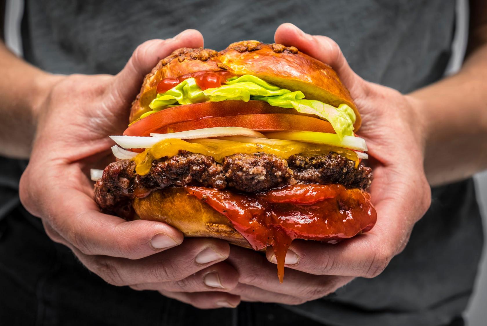 Geräucherte BBQ-Burger mit hausgemachtem Ketchup