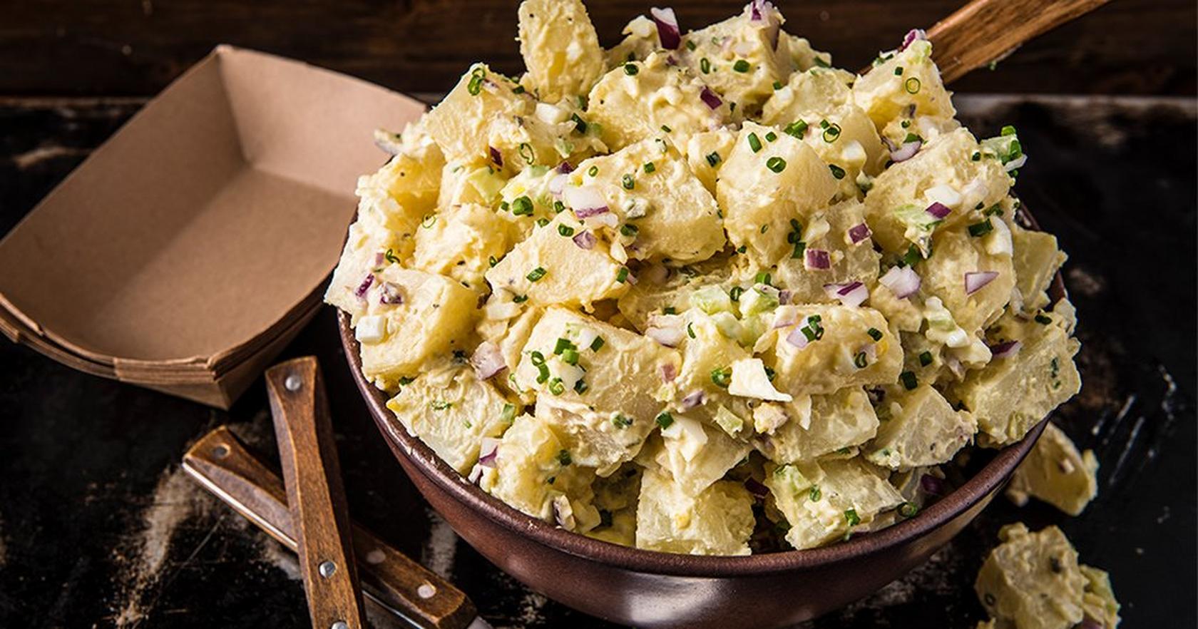 Klassischer geräucherter Kartoffelsalat