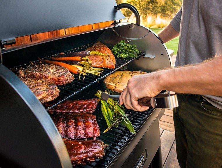 https://i8.amplience.net/i/traeger/Drip-Tray-Liners_Ironwood-650-PDP-Features_Mobile