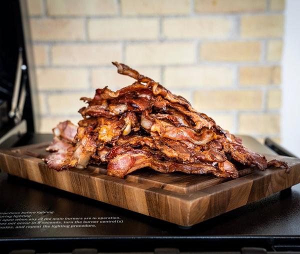 How To Cook Bacon On A Griddle (Traeger Flatrock) - Sip Bite Go