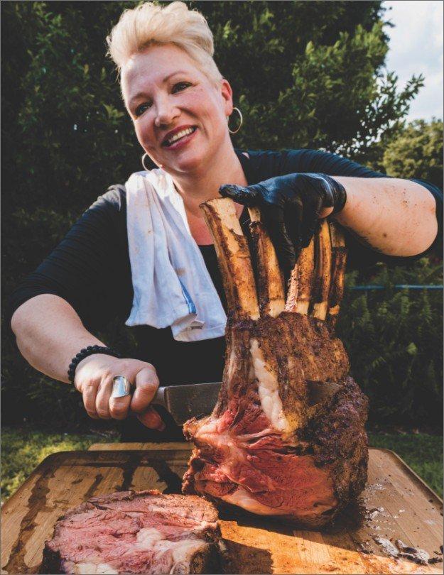 Danielle “Diva Q” Bennett Logo