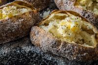 How to Make Loaded Baked Potatoes thumbnail