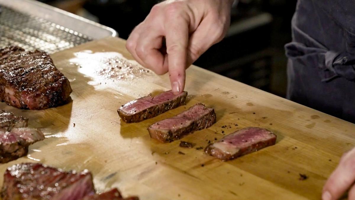 How to Properly Rest a Steak