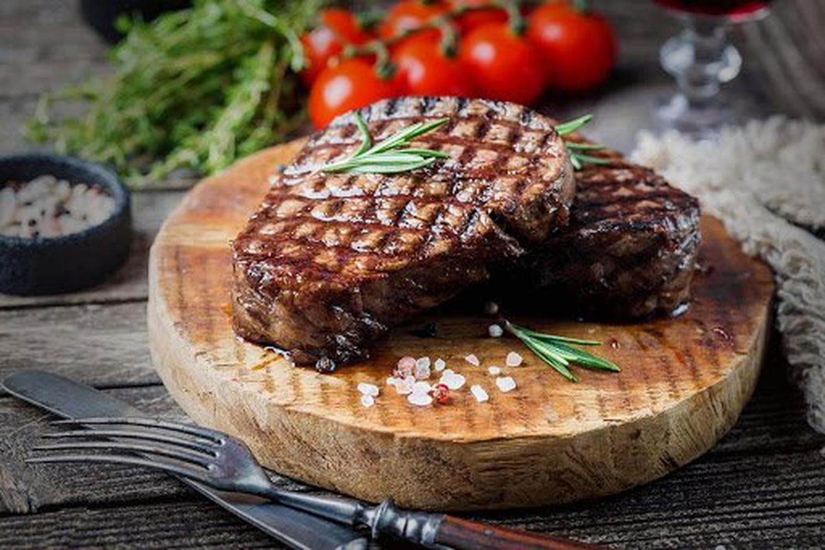 Traeger Limited Edition Steak Blend All-Natural Wood Grilling