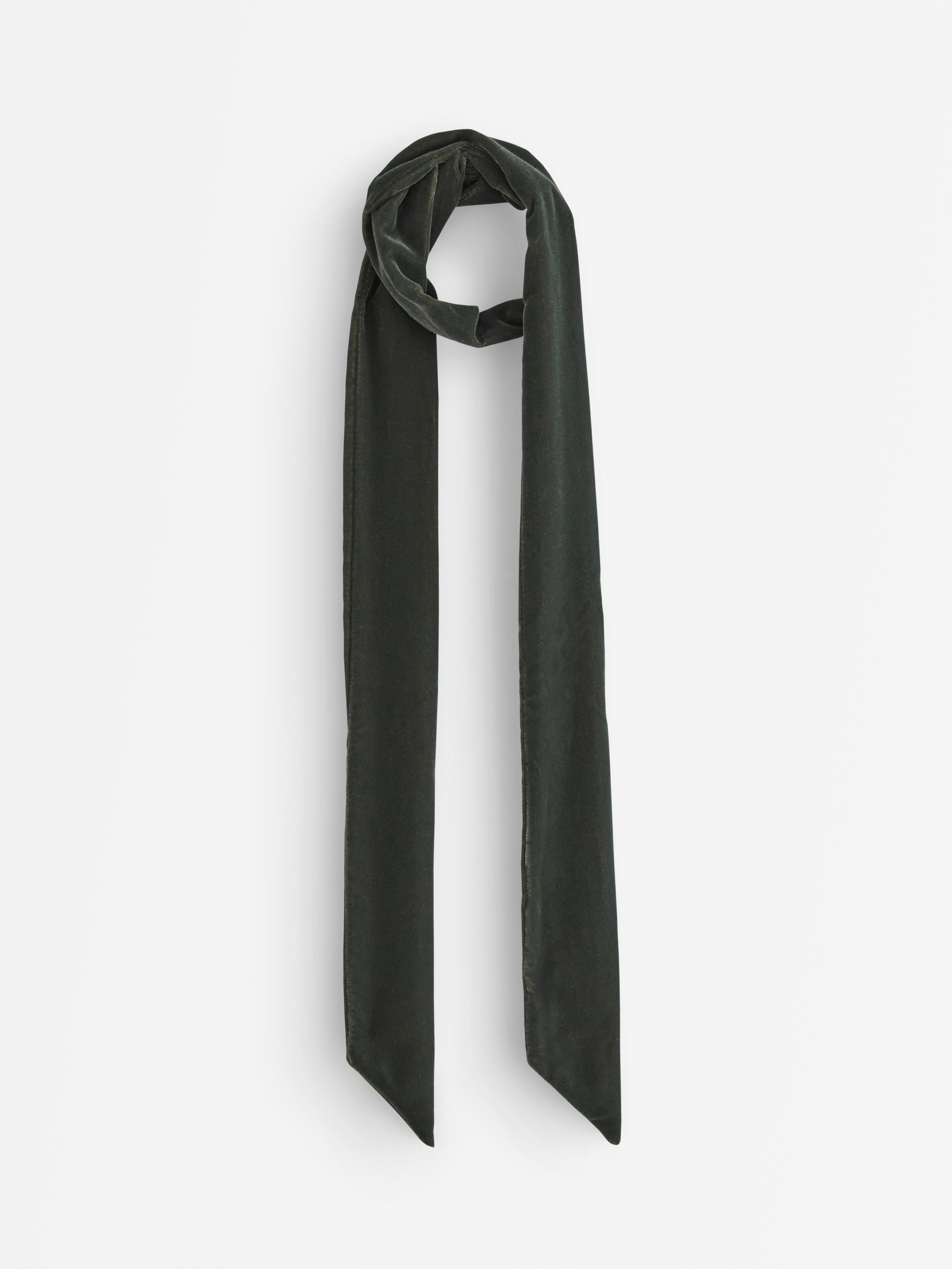 Smal scarf i sammet | Lindex
